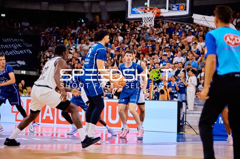 Pass Bakary Dibba (10;MLP Academics Heidelberg) zu Andrew O’Brien (3;MLP Academics Heidelberg)