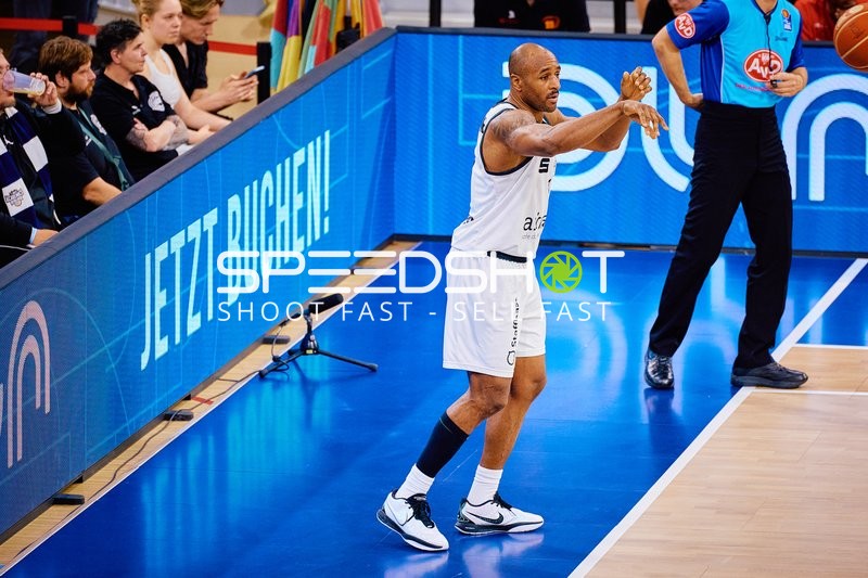 Pass DeAndre Lansdowne (9;Niners Chemnitz)