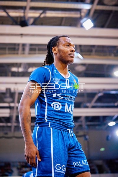 DJ Horne (0, MLP Academics Heidelberg) steht