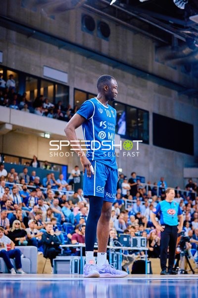 stehender Spieler Bakary Dibba (10;MLP Academics Heidelberg)