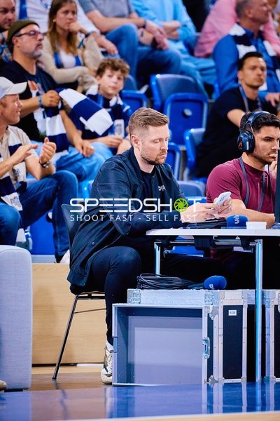 Medienvertreter und Zuschauer im Fokus