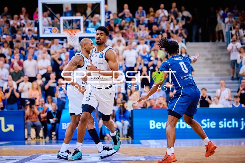 Defense DJ Horne (0;MLP Academics Heidelberg), Victor Bailey Jr (10;Niners Chemnitz)