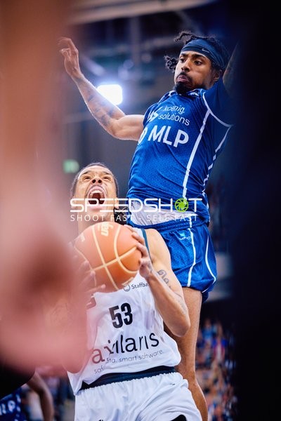 block Michael Weathers (20;MLP Academics Heidelberg), Kevin Yebo (53;Niners Chemnitz)