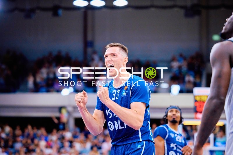 Jubel Ryan Mikesell (33;MLP Academics Heidelberg), Michael Weathers (20;MLP Academics Heidelberg)