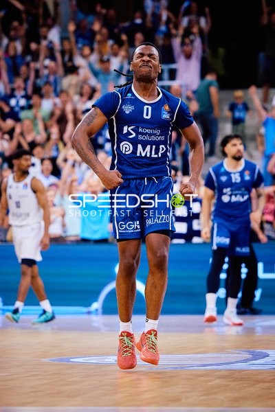 Jubel DJ Horne (0;MLP Academics Heidelberg)