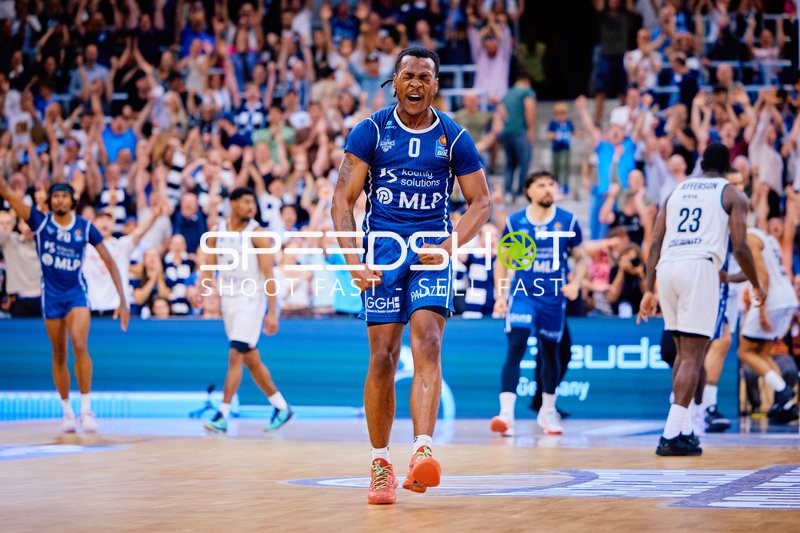 Jubel nach Korb DJ Horne (0;MLP Academics Heidelberg)