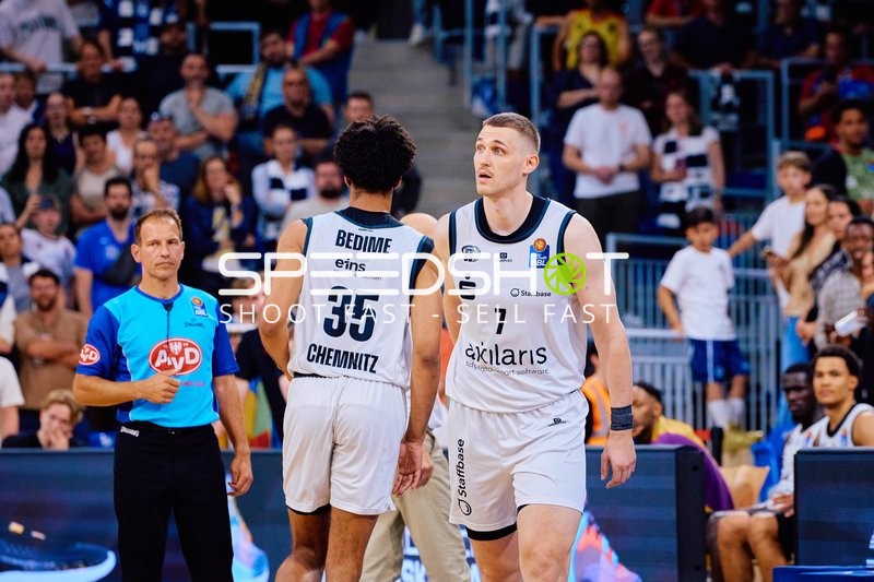 Spielunterbrechung Jonas Richter (7;Niners Chemnitz), Roman Bedime (35;Niners Chemnitz)