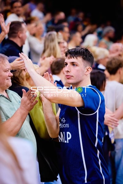 High Five Andrew O’Brien (3;MLP Academics Heidelberg)