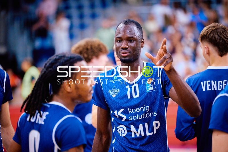 Kommunikation Bakary Dibba (10;MLP Academics Heidelberg), DJ Horne (0;MLP Academics Heidelberg)