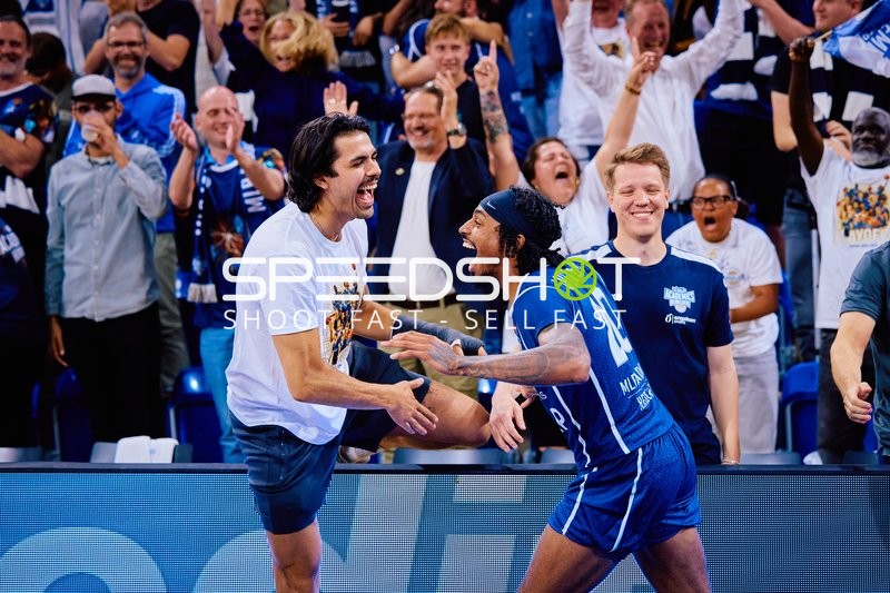 Feier nach Spiel Michael Weathers (20;MLP Academics Heidelberg), Erol Ersek (11;MLP Academics Heidelberg), Alex Vogel (814;MLP Academics Heidelberg)