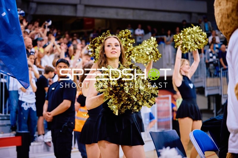 Cheerleading beim Basketballspiel