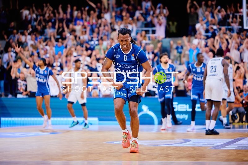 Jubel nach Korb DJ Horne (0;MLP Academics Heidelberg)