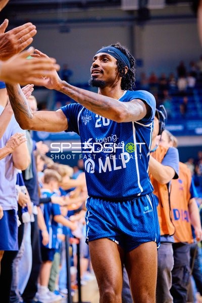 High Five Michael Weathers (20;MLP Academics Heidelberg)