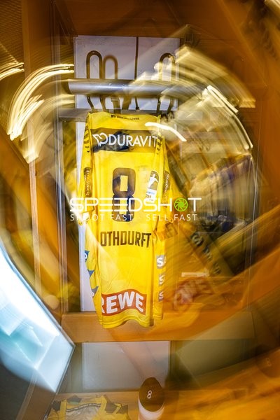 Trikot von Tim Nothdurft in der Kabine