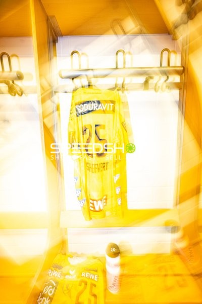 Ausrüstung von  im Umkleideraum