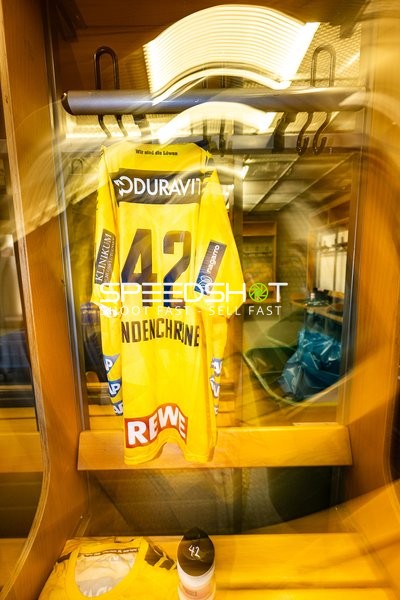 Trikot Nummer 42 Rhein Neckar Löwen in Umkleide