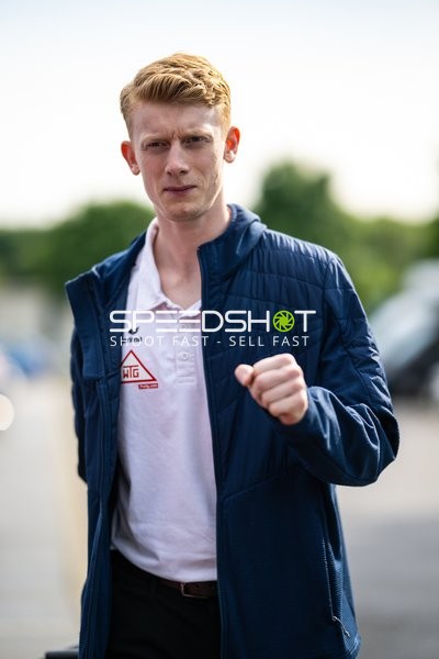 Trainer {TeamID} gestikuliert