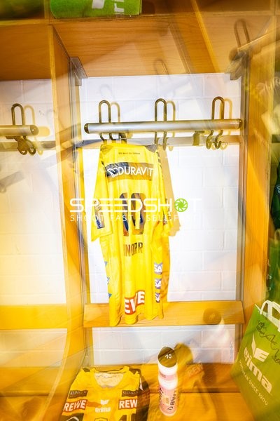 Umkleidekabine Rhein Neckar Löwen Trikot