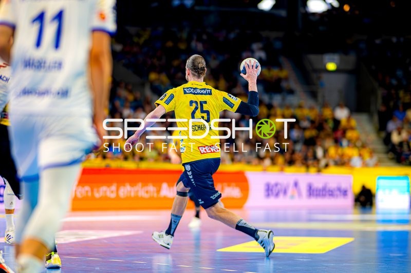 Wurf von Olle Forsell-Schefvert (25;Rhein Neckar Löwen) in Halbzeit