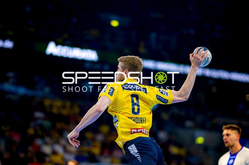 Wurf von Tim Nothdurft (8;Rhein Neckar Löwen) in Halbzeit