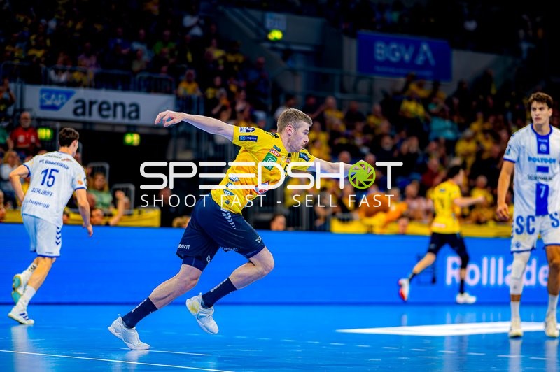 Wurf von Tim Nothdurft (8;Rhein Neckar Löwen) aufs Tor