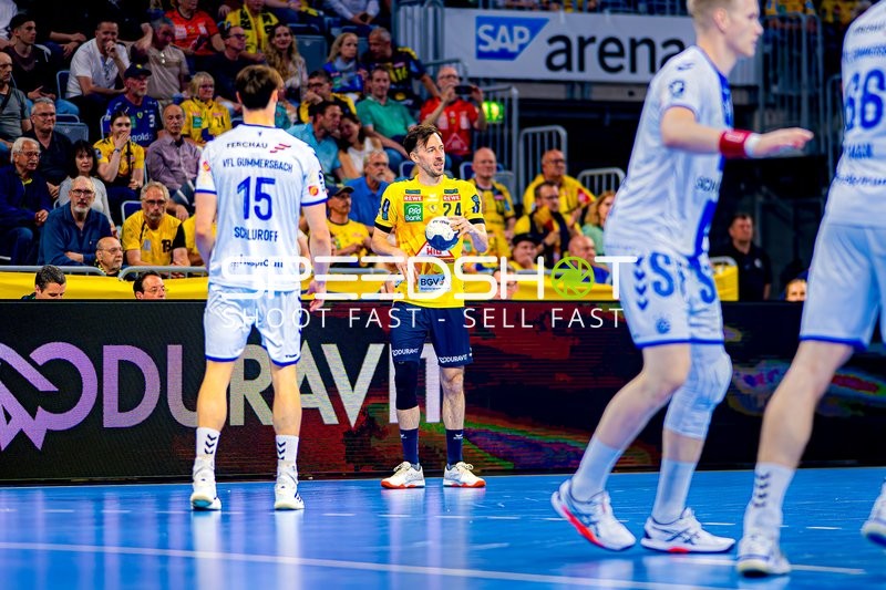 Patrick Groetzki (24, Rhein Neckar Löwen) hält Ball