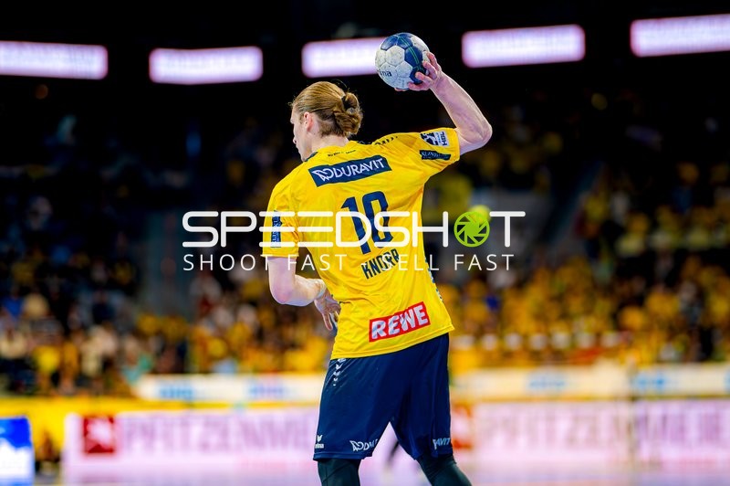 Wurf von Juri Knorr (10;Rhein Neckar Löwen) in Halbzeit