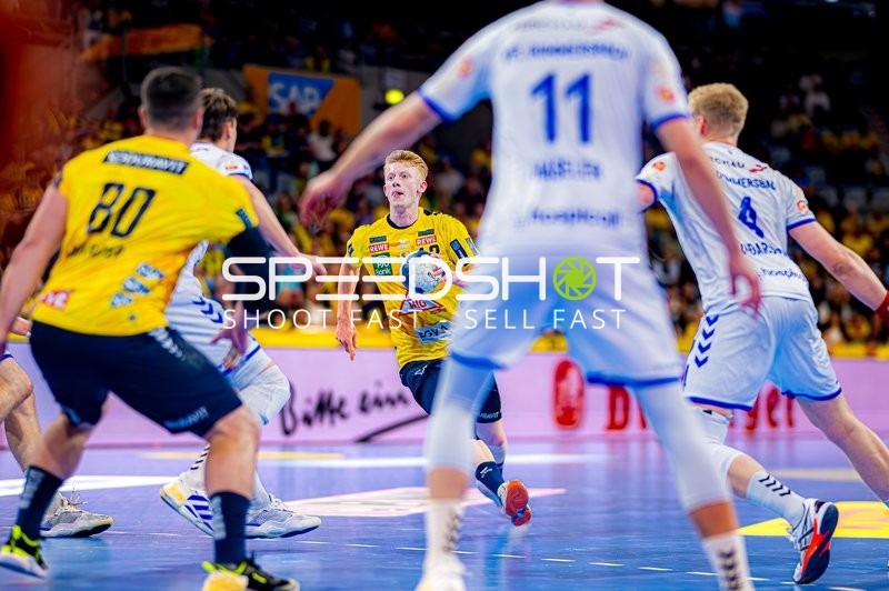 Wurf aufs Tor Jon Lindenchrone Andersen (42;Rhein Neckar Löwen) in Halbzeit