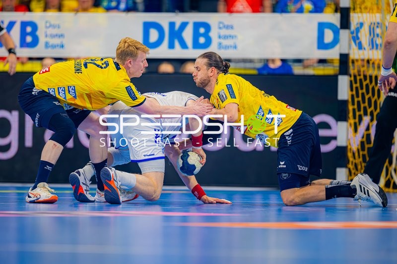 Abwehraktion Leon Keller (17;Rhein Neckar Löwen) Handball