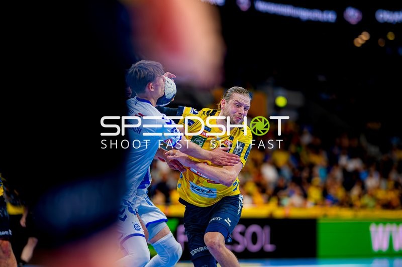 Wurf aufs Tor Olle Forsell-Schefvert (25;Rhein Neckar Löwen) Handball