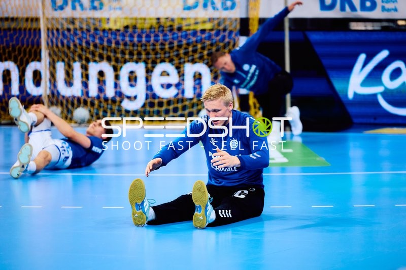 Bertram Obling Aufwärmen {49_ShirtNumber}