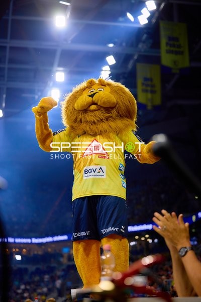 Maskottchen bei {TeamID} Feier