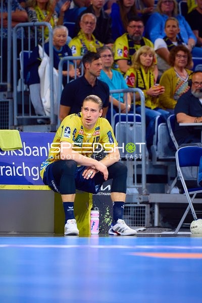 Spieler Juri Knorr (10;Rhein Neckar Löwen) auf Bank