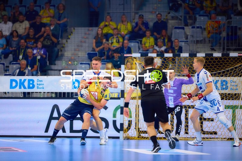 Handball I Herren I Tim Nothdurft (8;Rhein Neckar Löwen) gegen Ellidi Vidarsson (4;VfL Gummersbach)