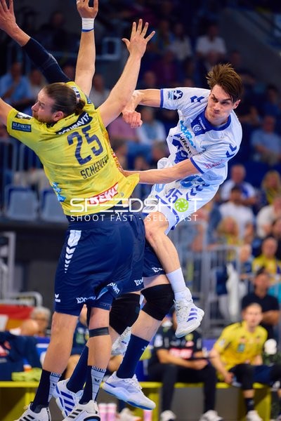 Wurf aufs Tor Miro Schluroff (15;VfL Gummersbach)