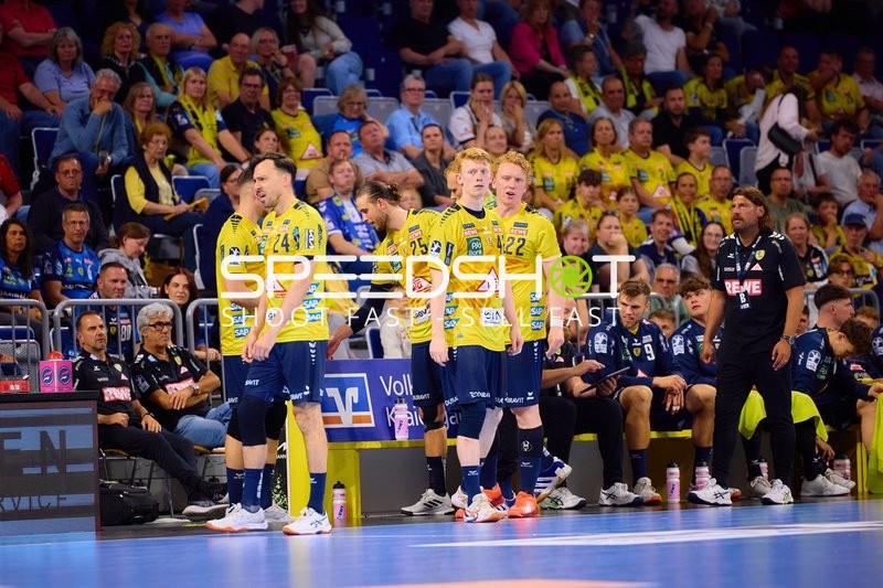 Trainer Rhein Neckar Löwen gibt Anweisungen