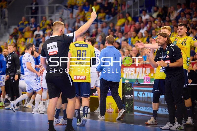 Gelbe Karte für Jannik Kohlbacher (80;Rhein Neckar Löwen)