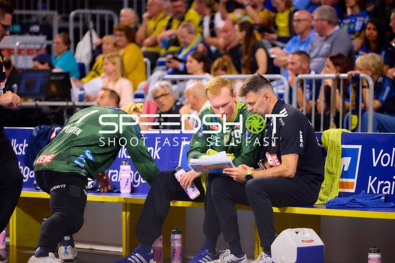 Trainer gibt Anweisungen Rhein Neckar Löwen