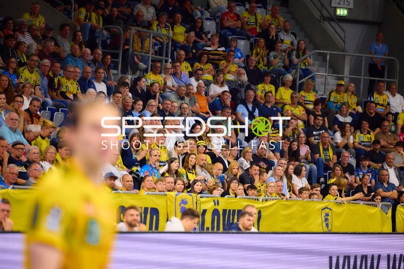 Fans von {TeamID} jubeln