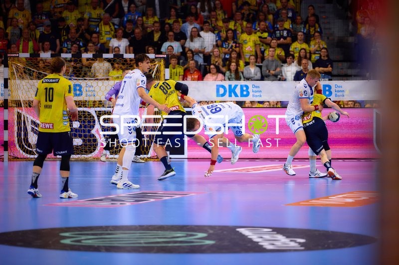 Block am Kreis Lukas Blohme (8;VfL Gummersbach)