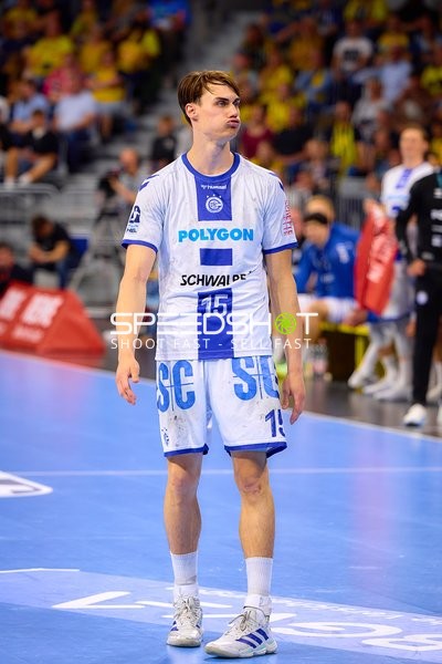 Spieler Miro Schluroff (15;VfL Gummersbach) auf Spielfeld