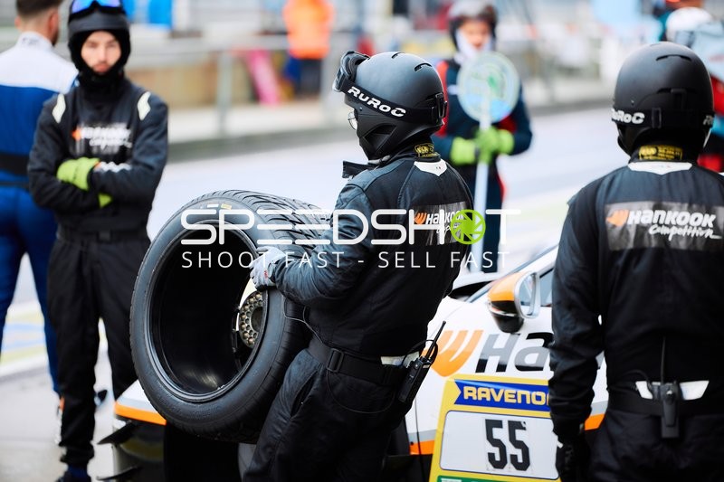 Hankook Competition (55): Jongkyum Kim, Marco Holzer, Roelof Bruins, Steven Cho Boxenstopp absolviert