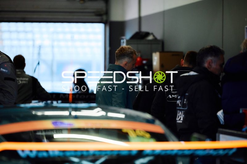 Team in der Box Walkenhorst Motorsport (74): Aris Balanian, Jean-Christophe David, Joshua Joseph Hansen