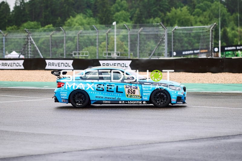 650; Adrenalin Motorsport Team Mainhattan Wheels auf nasser Strecke