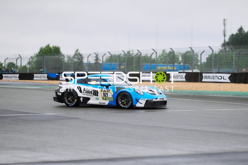 Porsche Mühlner Motorsport (921): Arne Hoffmeister, David Jahn, Tim Scheerbarth auf nasser Strecke