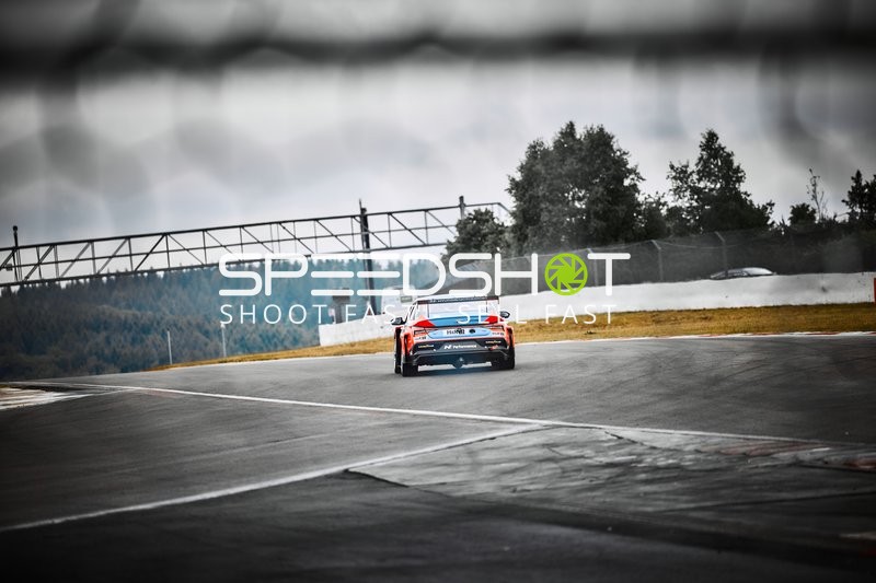 Fahrzeug Hyundai N Motorsport (831): Bryson Morris, Mason Filippi, Michael Lewis, Robert Wickens auf Strecke