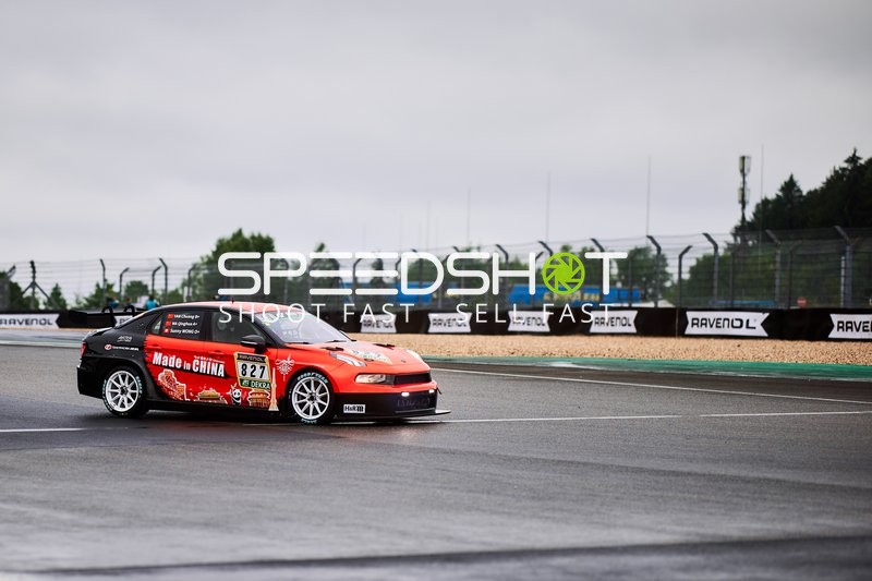 Fahrzeug Fancy Motorsport (827): Chuang Yan, Qinghua Ma, Yat Shing Sunny Wong auf nasser Strecke