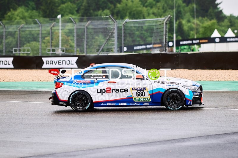 Fahrzeug PTerting Sports by Up2Race (680): Jannik Reinhard, John Von der Sanden, Karl Lukaschewsky steht