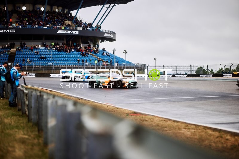 Kurvenfahrt Walkenhorst Motorsport (74): Aris Balanian, Jean-Christophe David, Joshua Joseph Hansen und BSL Racing Team (999): Marc Arn, Marcel Zimmermann, Philipp Frommenwiler