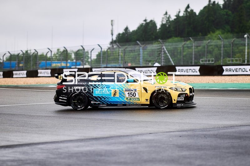 Team BILSTEIN by BLACK FALCON (150): Jimmy Broadbent, Manuel Metzger, Mikhail Charoudin, Steve Brown auf nasser Strecke